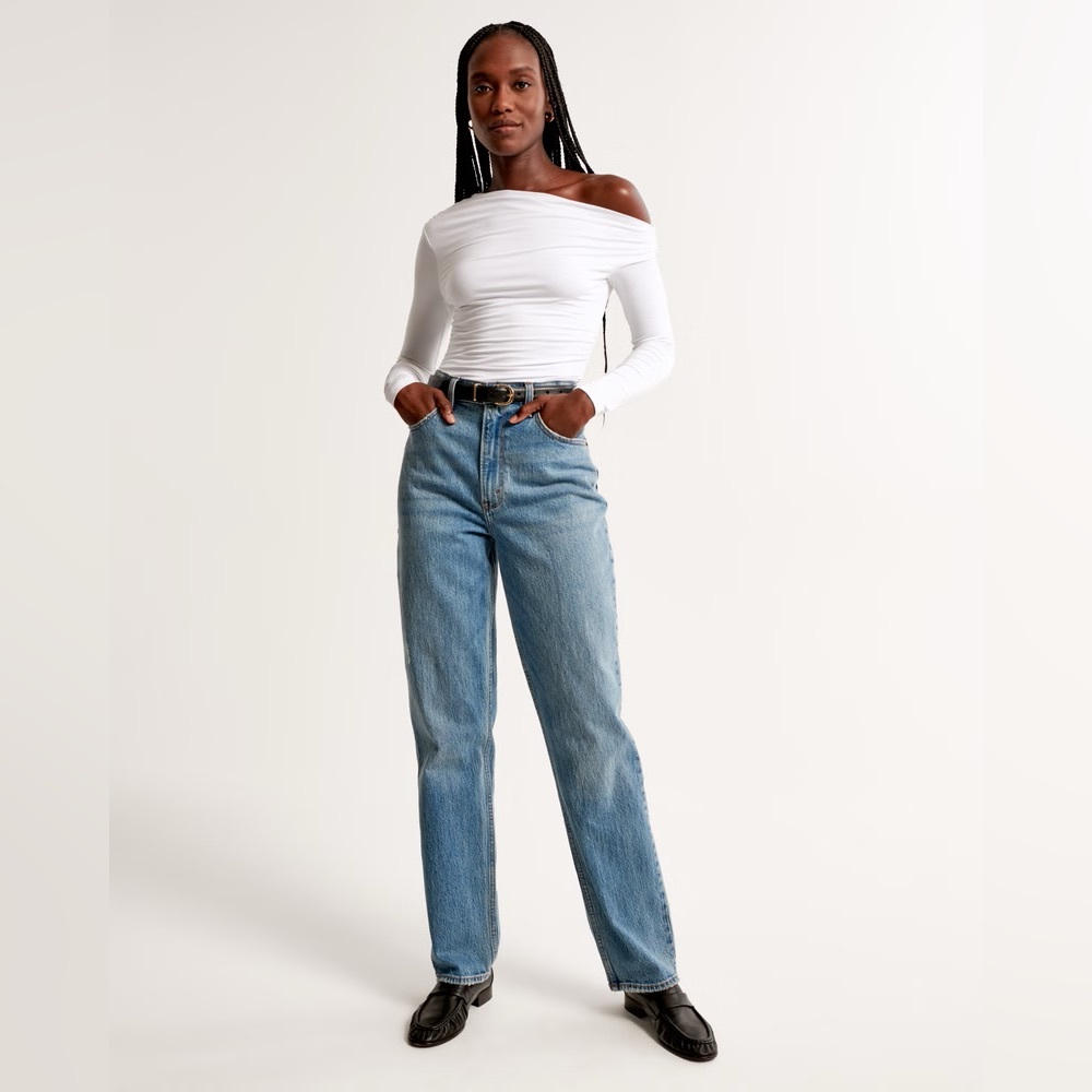 Abercrombie & Fitch The 90s Straight Ultra HIgh Rise Jeans size 00/24 SHORT